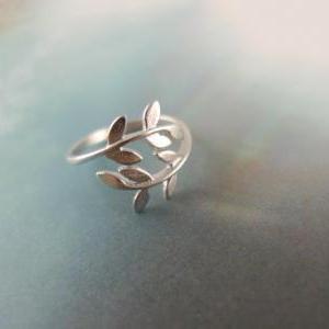 Leaf Ring In Silver