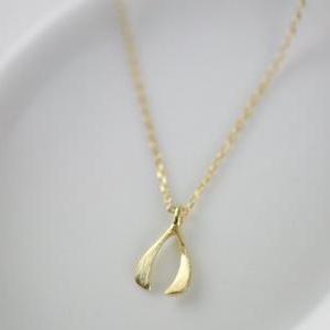 Wishbone Necklace In Gold