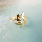 leaf ring in gold